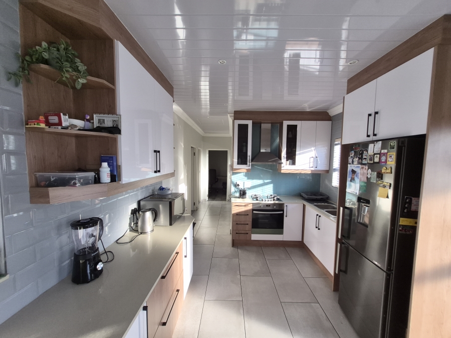 To Let 3 Bedroom Property for Rent in Penlyn Estate Western Cape